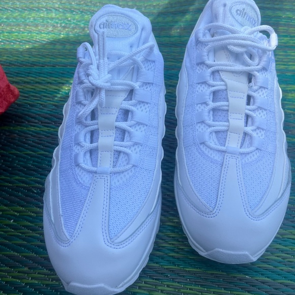 Air max triple white 9.5 new main image 6